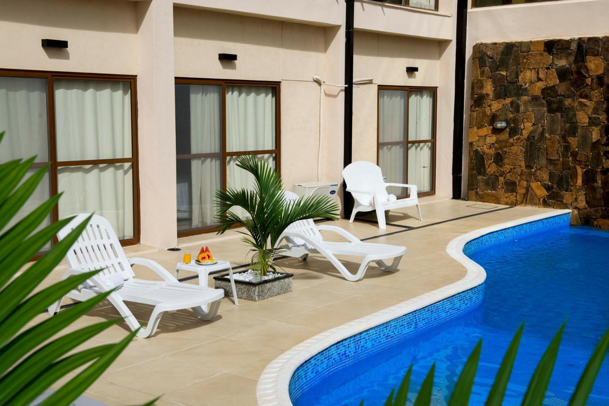 Arami Hotel & Lodge ปูแอร์โตอีกวาซู ภายนอก รูปภาพ